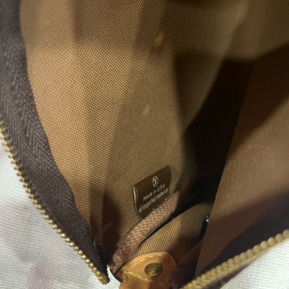 Authentic Louis Vuitton *vintage* hang bag. - Picture 6 of 7